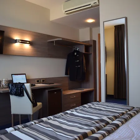 Roma Domus Hotell 4*