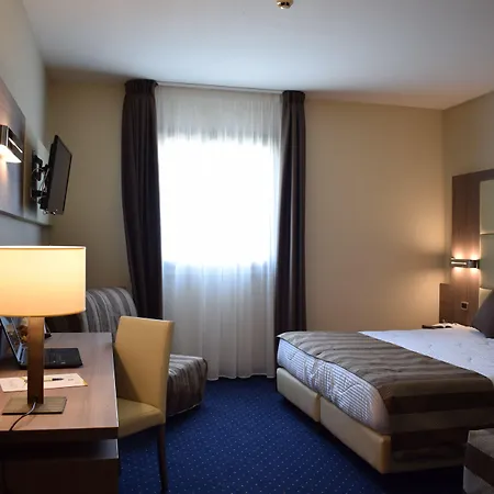 Hotell Roma Domus 4*