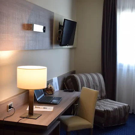 Roma Domus Hotell 4*